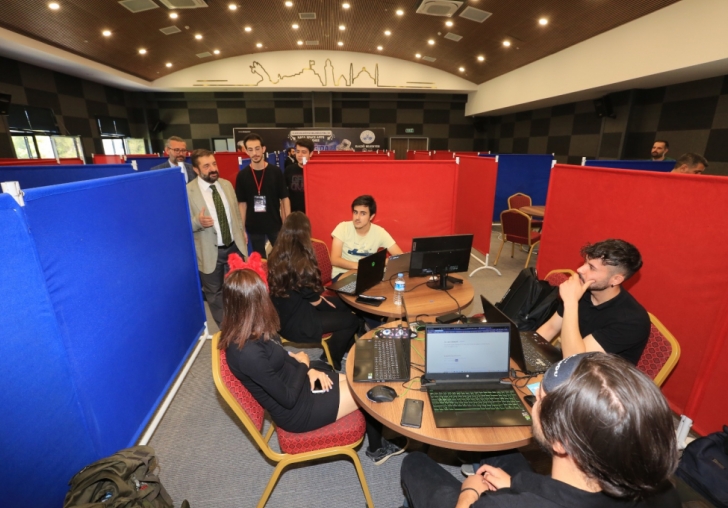 Elaz Belediyesi Organizasyonu ve Ev Sahipliinde Dzenlenen Nasa Space Apps Challenge Etkinliine Youn lgi